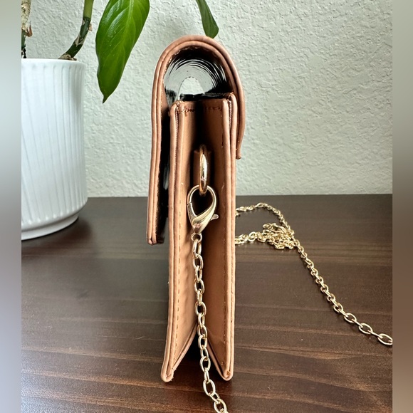 Steve Madden patent tan clutch crossbody - Picture 5 of 9